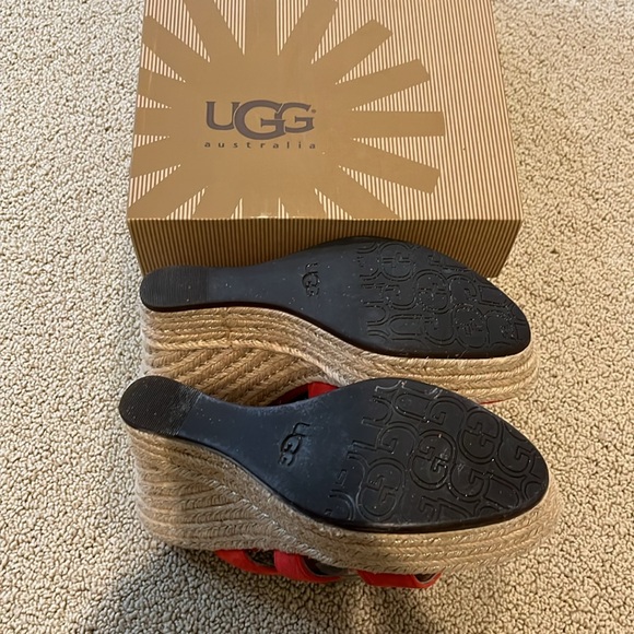 UGG Tawnie 1000404 W Koi shoe worn 1 time. Size 6. - Picture 6 of 8